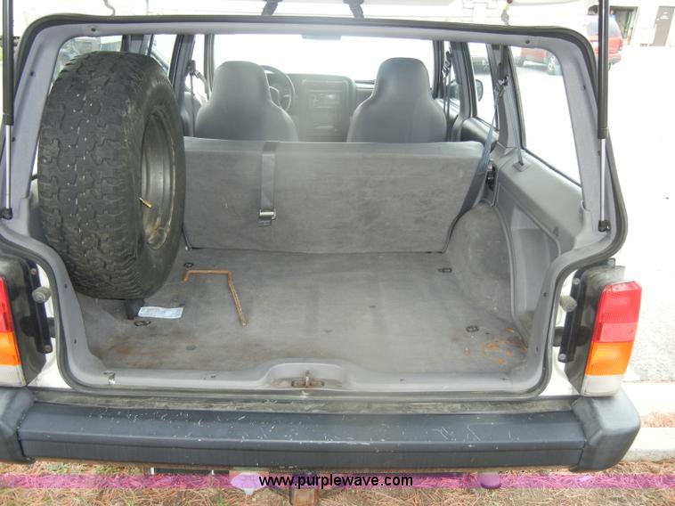 image for item D4949 1998 Jeep Cherokee SE SUV