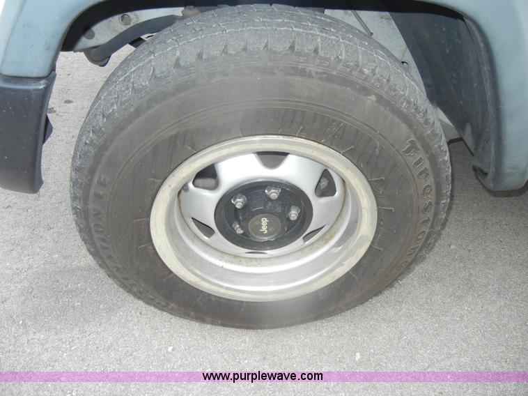 image for item D4949 1998 Jeep Cherokee SE SUV