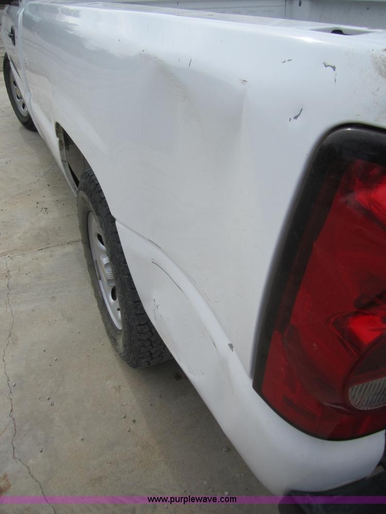 image for item D5712 2005 Chevrolet Silverado C1500 pickup truck