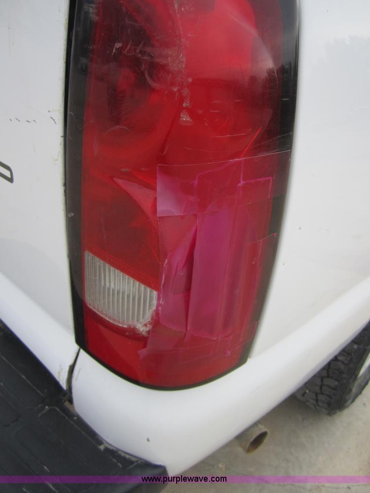 image for item D5712 2005 Chevrolet Silverado C1500 pickup truck