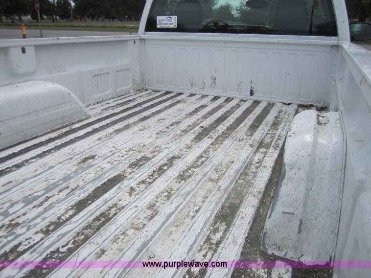 image for item D5712 2005 Chevrolet Silverado C1500 pickup truck