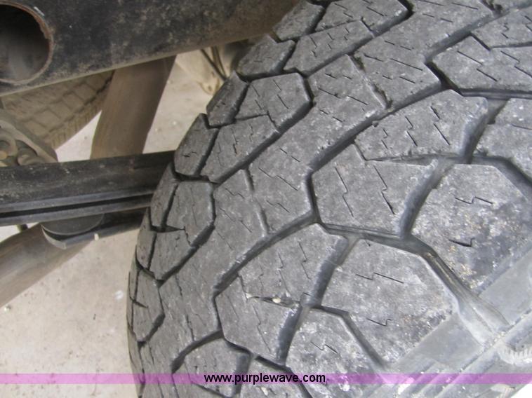 image for item D5712 2005 Chevrolet Silverado C1500 pickup truck