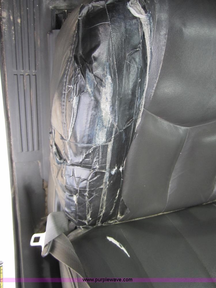 image for item D5712 2005 Chevrolet Silverado C1500 pickup truck