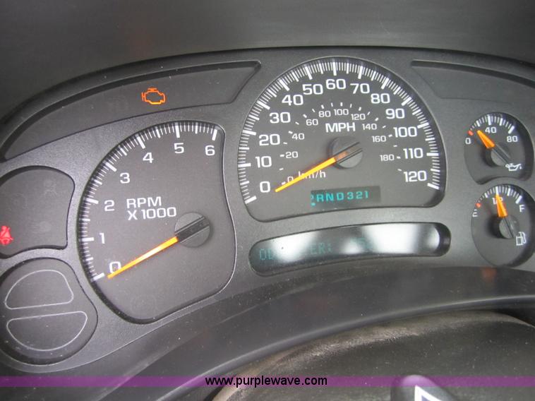 image for item D5712 2005 Chevrolet Silverado C1500 pickup truck