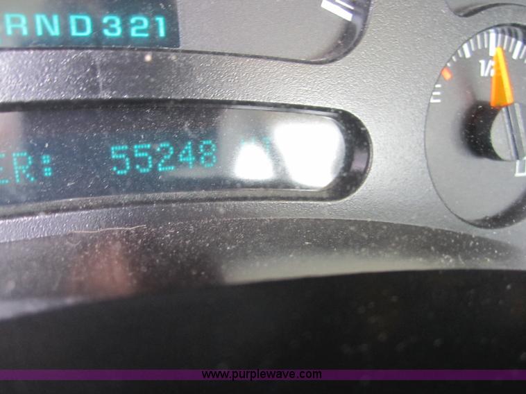 image for item D5712 2005 Chevrolet Silverado C1500 pickup truck