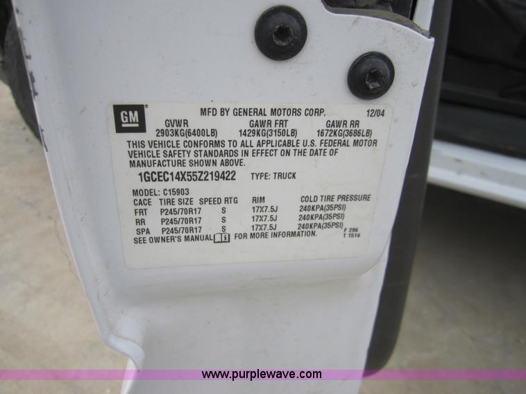 image for item D5712 2005 Chevrolet Silverado C1500 pickup truck