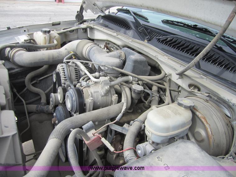 image for item D5712 2005 Chevrolet Silverado C1500 pickup truck