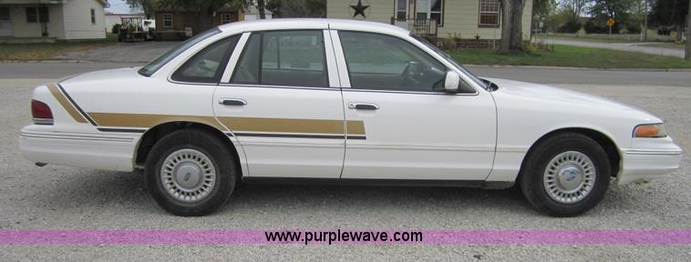 image for item D5713 1996 Ford Crown Victoria Police Interceptor