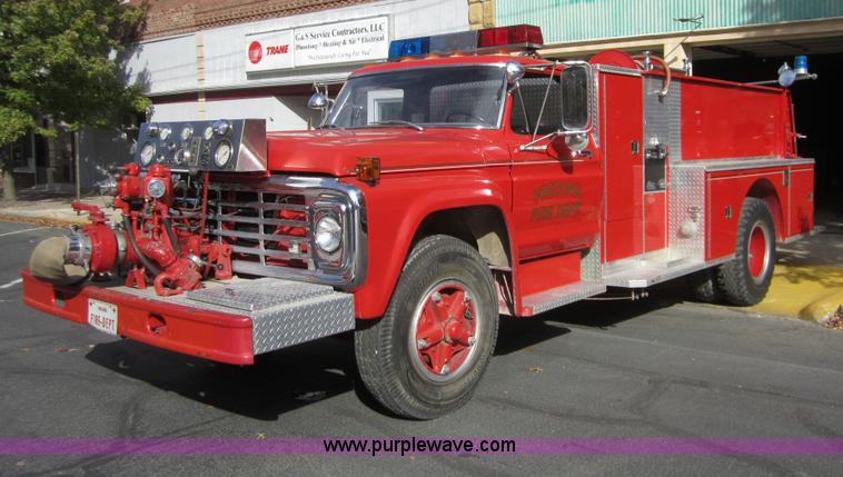 image for item D5714 1977 Ford F756 fire truck