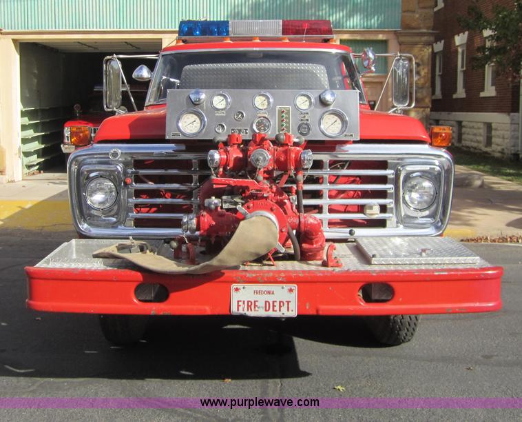 image for item D5714 1977 Ford F756 fire truck