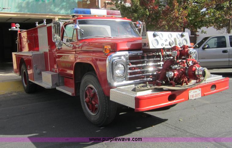 image for item D5714 1977 Ford F756 fire truck