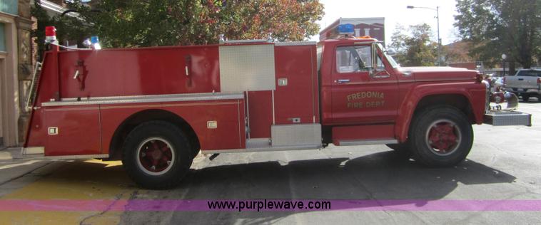 image for item D5714 1977 Ford F756 fire truck