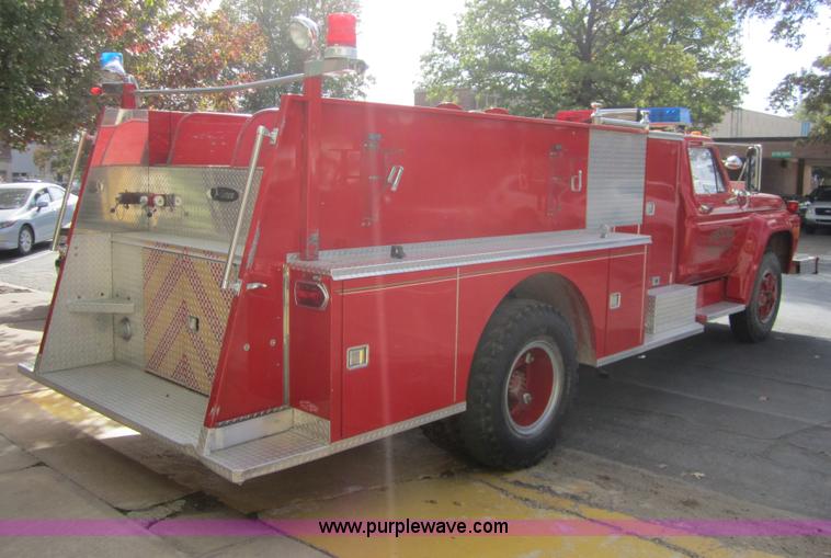 image for item D5714 1977 Ford F756 fire truck
