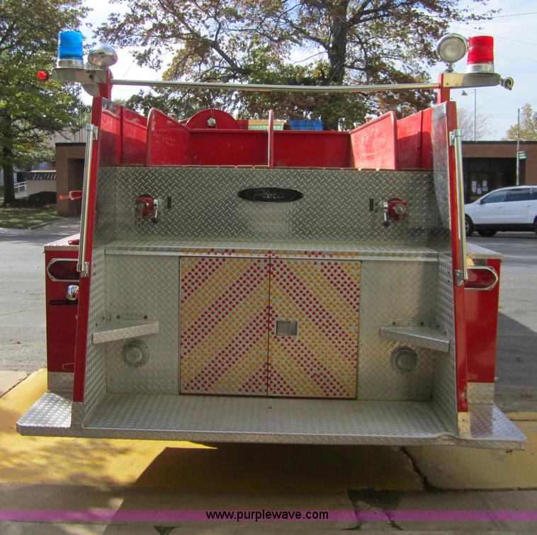 image for item D5714 1977 Ford F756 fire truck