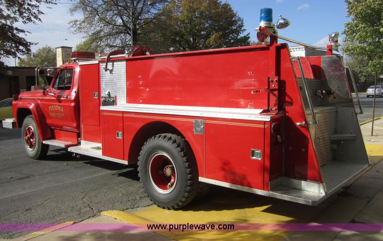 image for item D5714 1977 Ford F756 fire truck