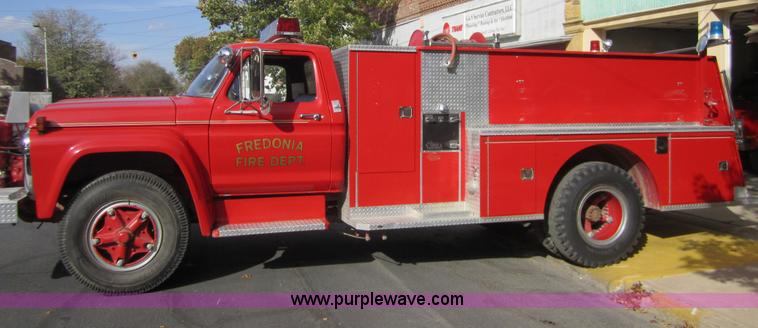 image for item D5714 1977 Ford F756 fire truck