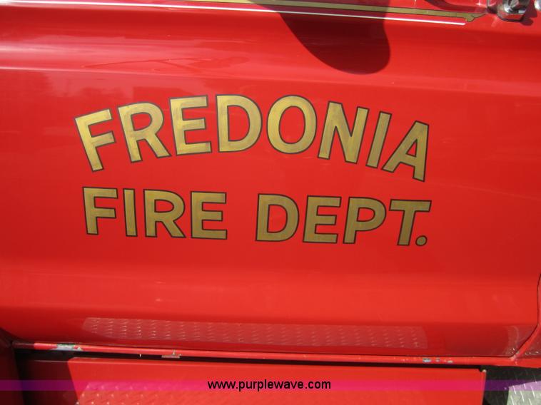 image for item D5714 1977 Ford F756 fire truck