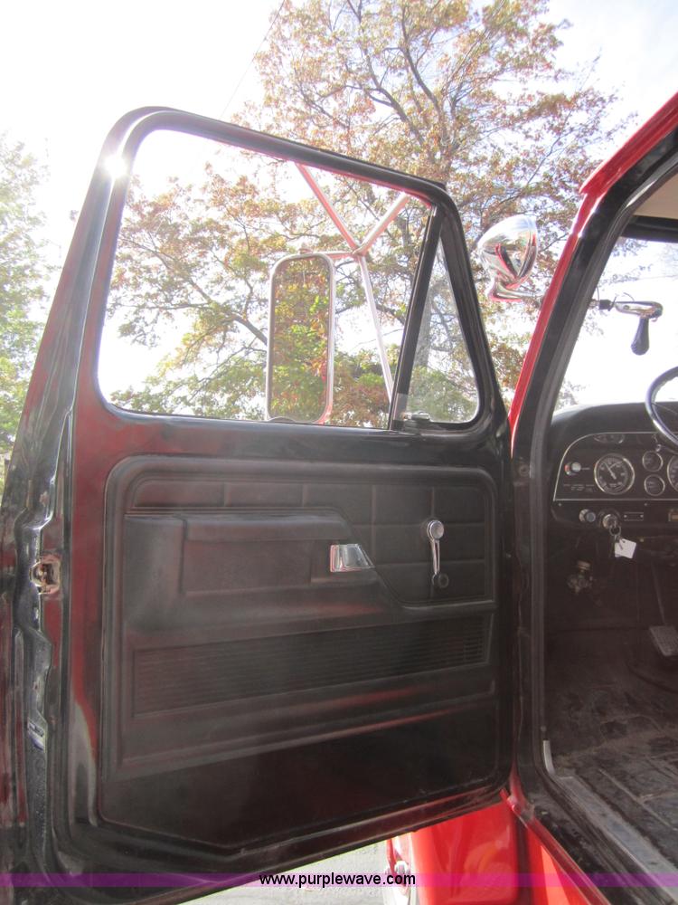 image for item D5714 1977 Ford F756 fire truck