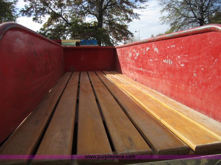 image for item D5714 1977 Ford F756 fire truck