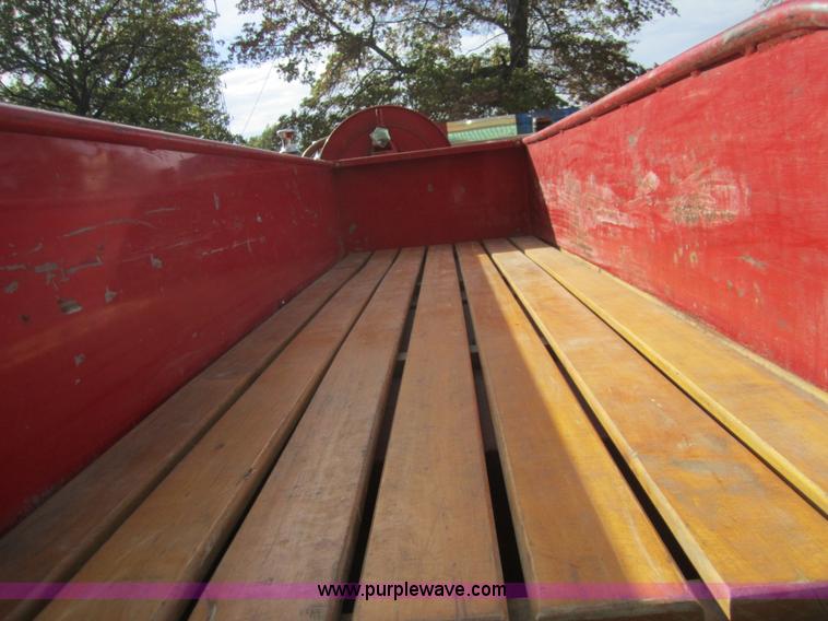 image for item D5714 1977 Ford F756 fire truck