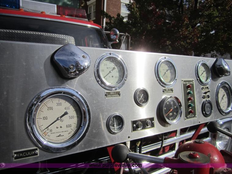 image for item D5714 1977 Ford F756 fire truck