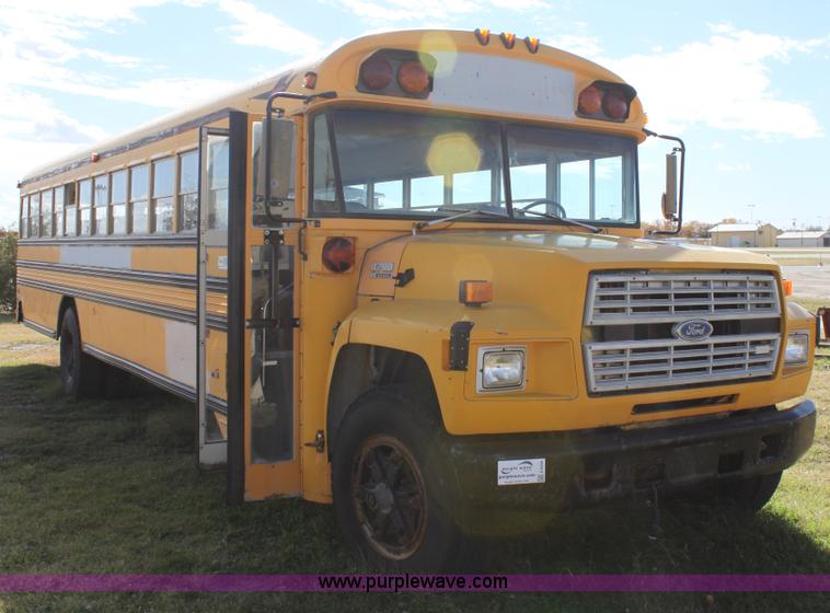 image for item E4256 1988 Ford B700 school bus