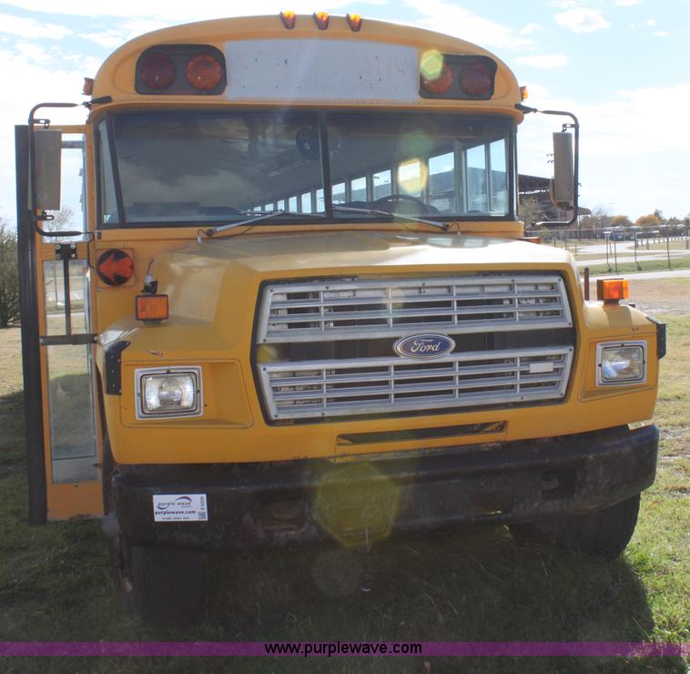 image for item E4256 1988 Ford B700 school bus