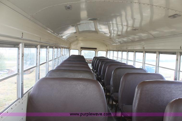 image for item E4256 1988 Ford B700 school bus