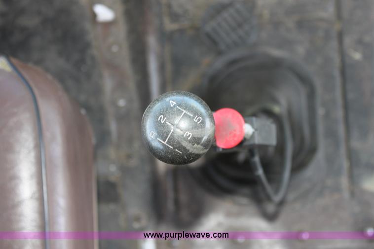 image for item E4256 1988 Ford B700 school bus