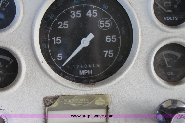 image for item E4256 1988 Ford B700 school bus