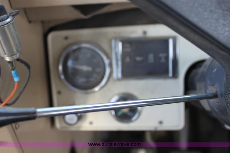 image for item E4256 1988 Ford B700 school bus