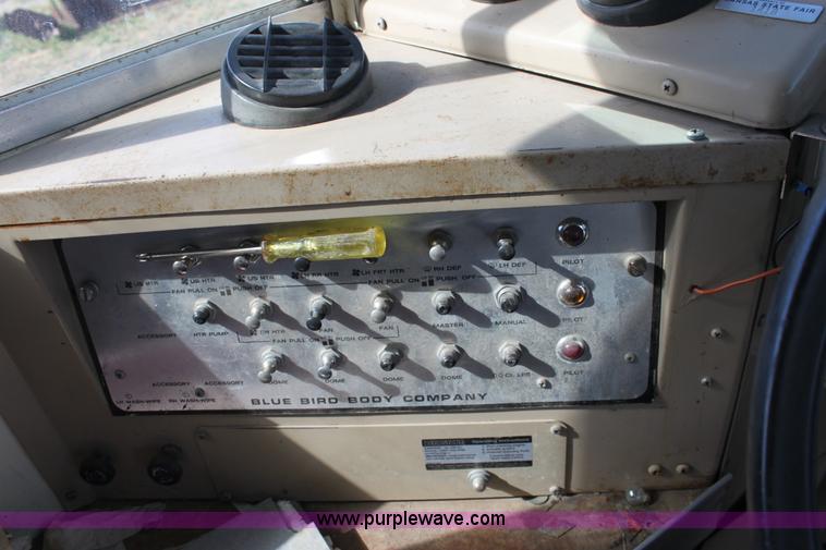 image for item E4256 1988 Ford B700 school bus