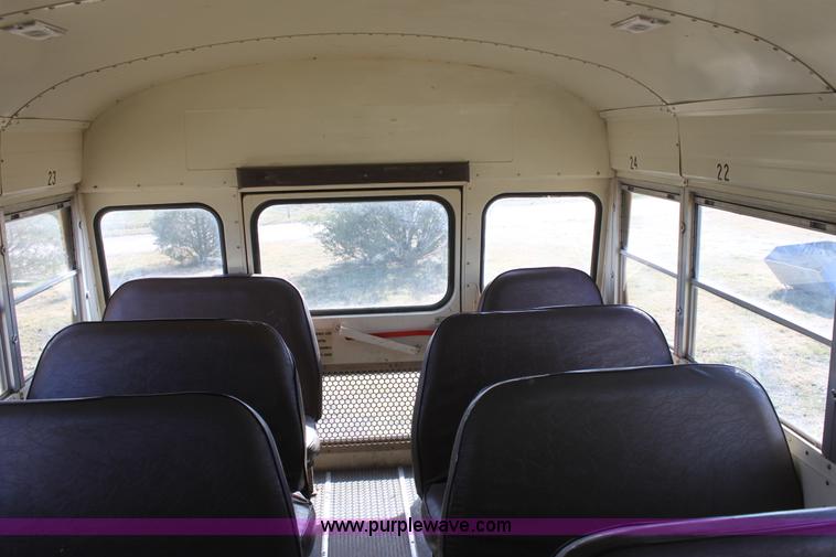 image for item E4256 1988 Ford B700 school bus