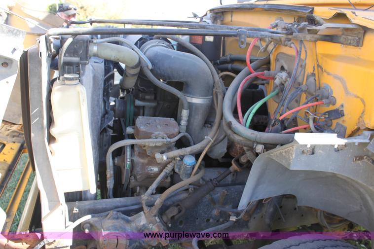 image for item E4256 1988 Ford B700 school bus