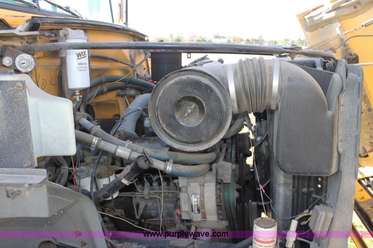 image for item E4256 1988 Ford B700 school bus