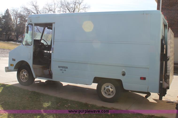 image for item E4301 1992 Chevrolet P30 step van
