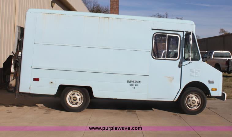 image for item E4301 1992 Chevrolet P30 step van