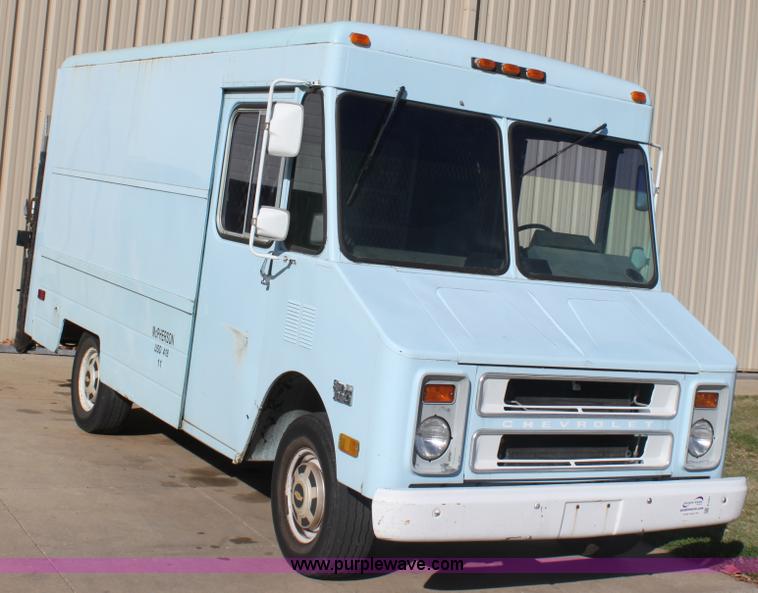 image for item E4301 1992 Chevrolet P30 step van