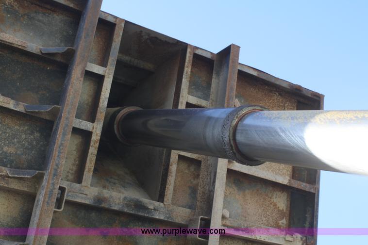 image for item F2507 1985 Ford LT9000 dump truck