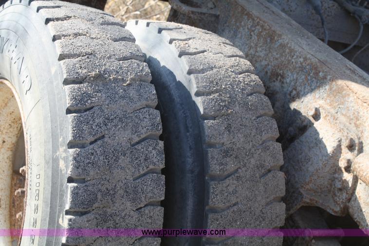 image for item F2507 1985 Ford LT9000 dump truck