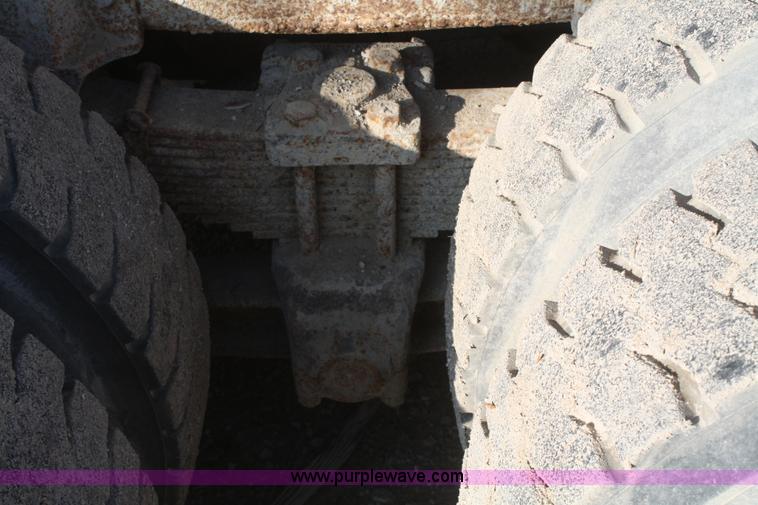 image for item F2507 1985 Ford LT9000 dump truck