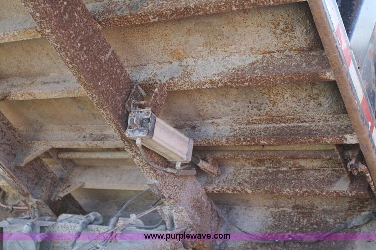 image for item F2507 1985 Ford LT9000 dump truck