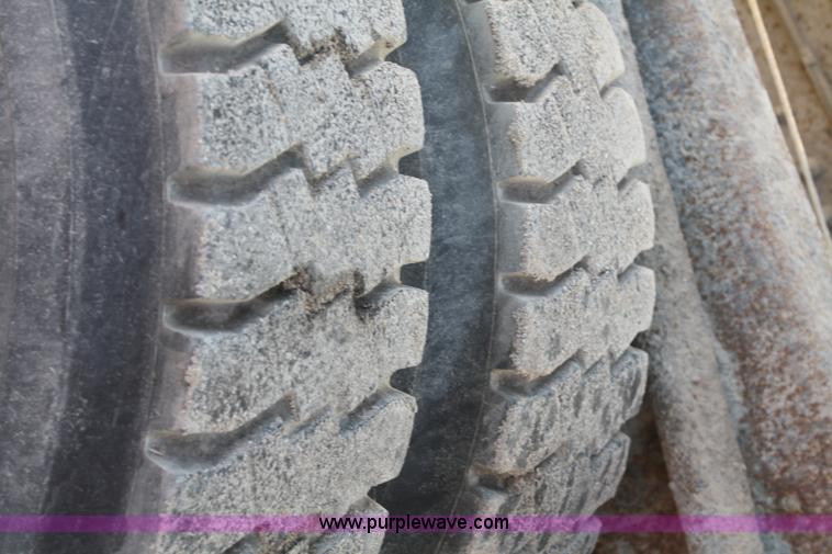 image for item F2507 1985 Ford LT9000 dump truck