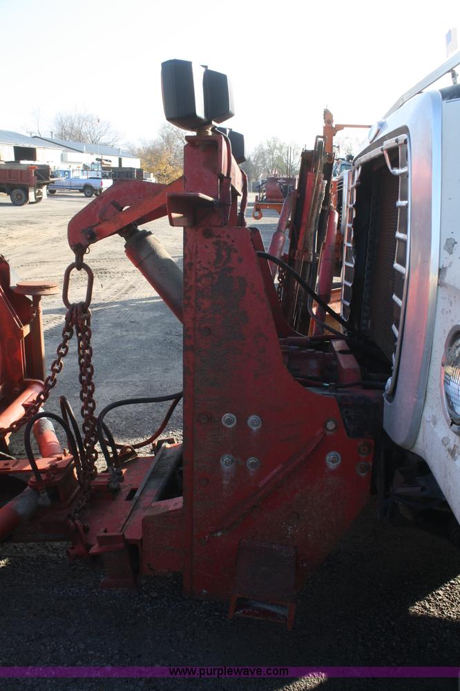 image for item F2507 1985 Ford LT9000 dump truck