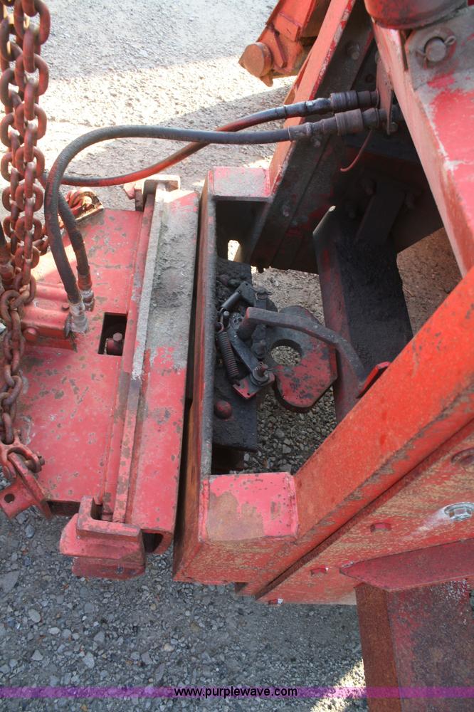 image for item F2507 1985 Ford LT9000 dump truck