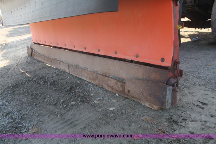 image for item F2507 1985 Ford LT9000 dump truck