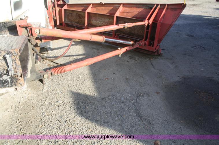 image for item F2507 1985 Ford LT9000 dump truck