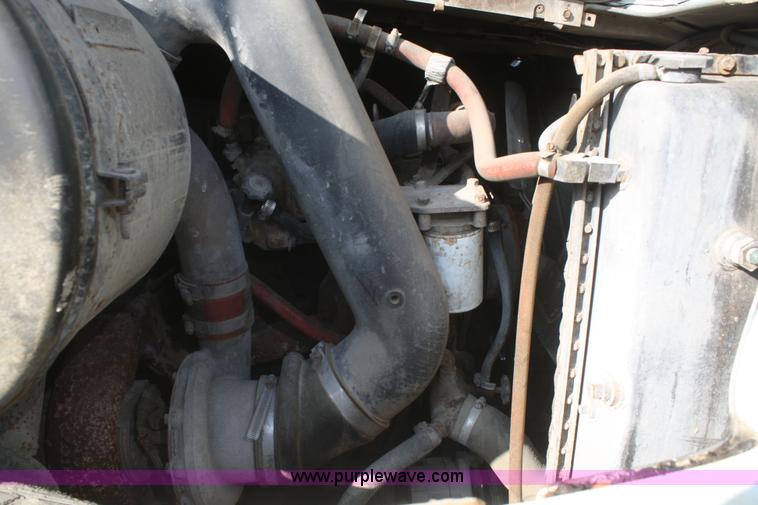 image for item F2507 1985 Ford LT9000 dump truck