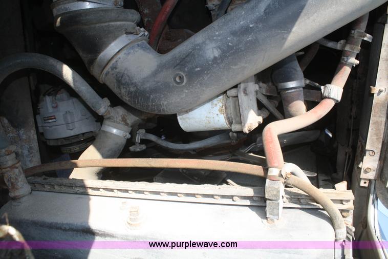 image for item F2507 1985 Ford LT9000 dump truck