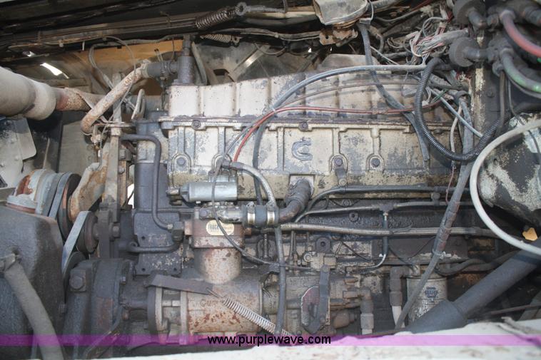 image for item F2507 1985 Ford LT9000 dump truck